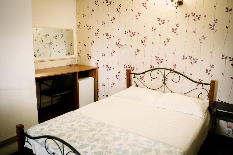 Class - Ferienwohnung Petroşani