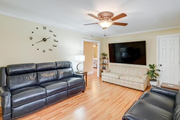 Charming Milton Home w/ Porch - 5 Mi to VIR! - B&B Milton