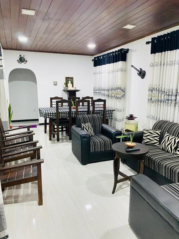 JUNGLE VILLA - Ferienwohnung Galle