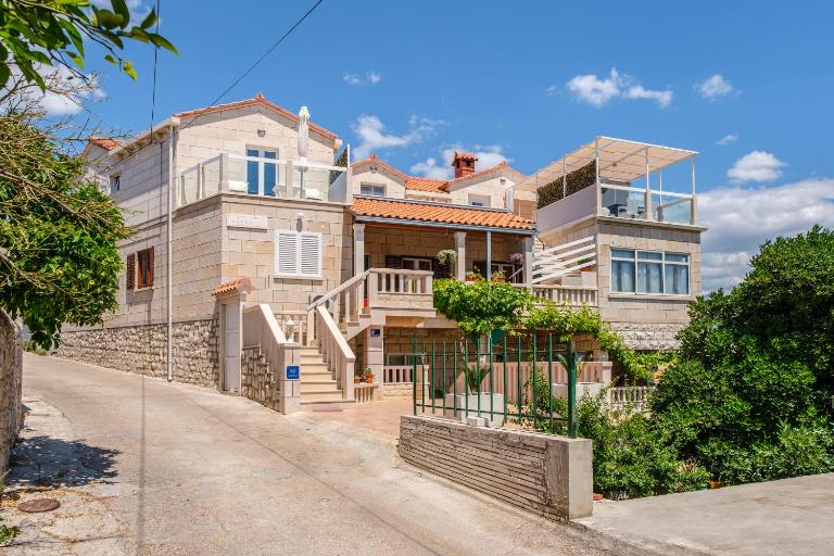 Apartman Mirna - Ferienwohnung Sumartin