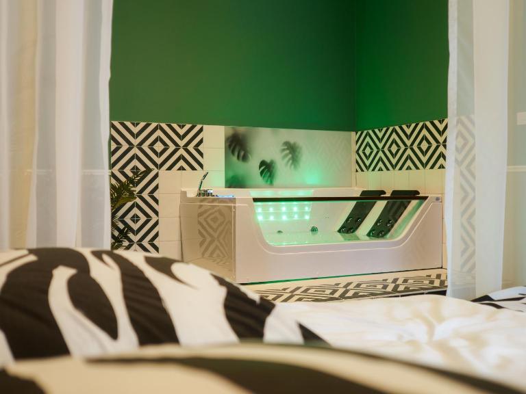 Punkt - Apartament z jacuzzi w centrum Gliwic - Chambres d'hôtes Gliwice