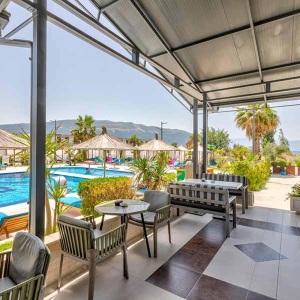 Apartment with swimming pool option next to hotel - Chambres d'hôtes Vlora