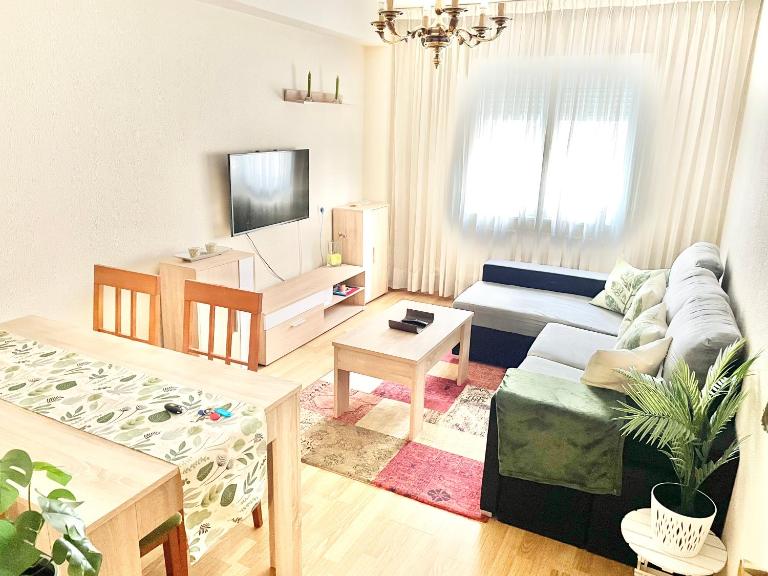 Casa Cándida Parking y WIFI Incluido - Chambres d'hôtes Oviedo