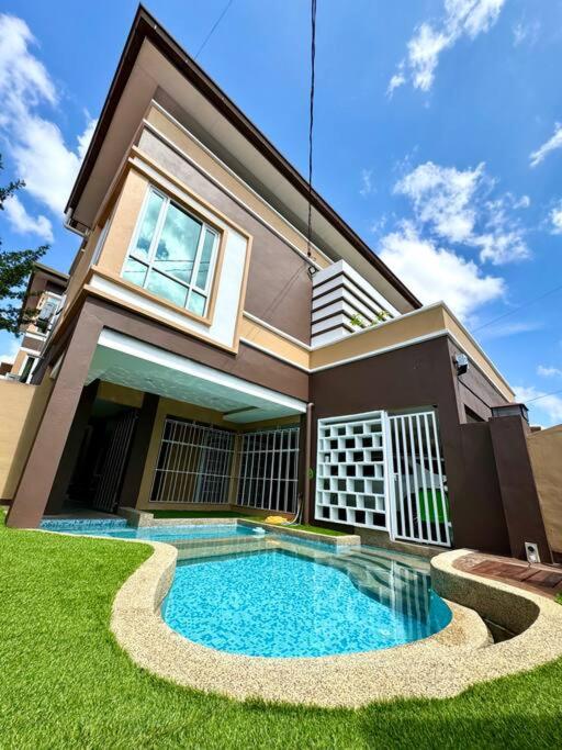 YK Sweet home sungai petani 1 @ 16 people above - B&B Sungai Petani