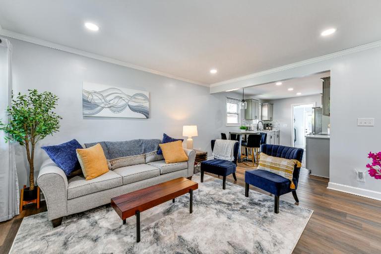 Newly Updated Home ~ 3 Mi to Downtown Charlotte! - B&B Charlotte