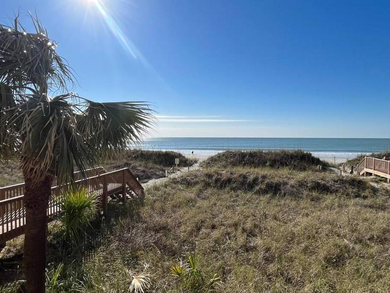 Oceanfront Oasis: Endless Ocean Views & Luxury Amenities Minutes to Attractions - Bed and Breakfast Myrtle Beach