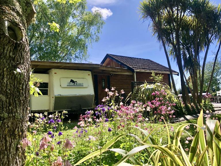 Unique and Charming Garden Cottage/Campervan - B&B Rangataua