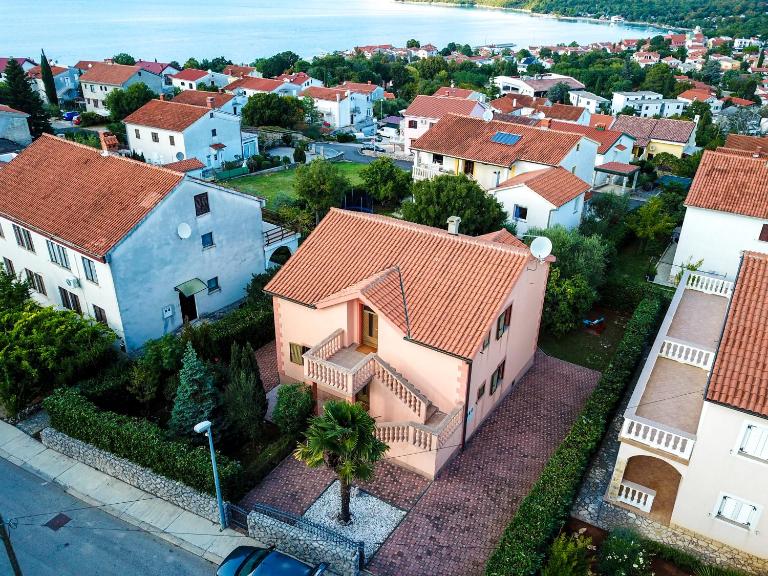 Apartments Irini - Ferienwohnung Njivice, Krk