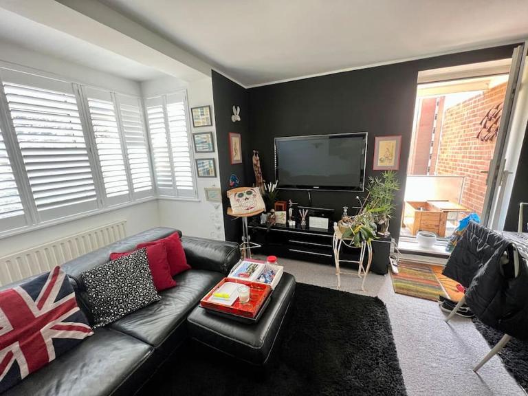 CENTRAL HOVE Large 2 bedroom Private residence with PARKING & BEACH HUT - B&B Brighton
