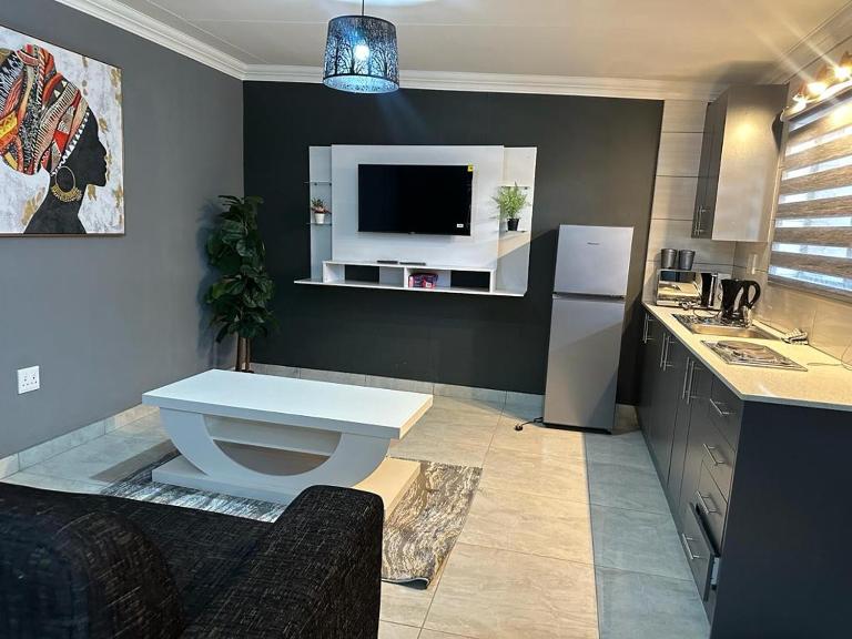 163 on Bez Unit 20 - B&B Johannesburg