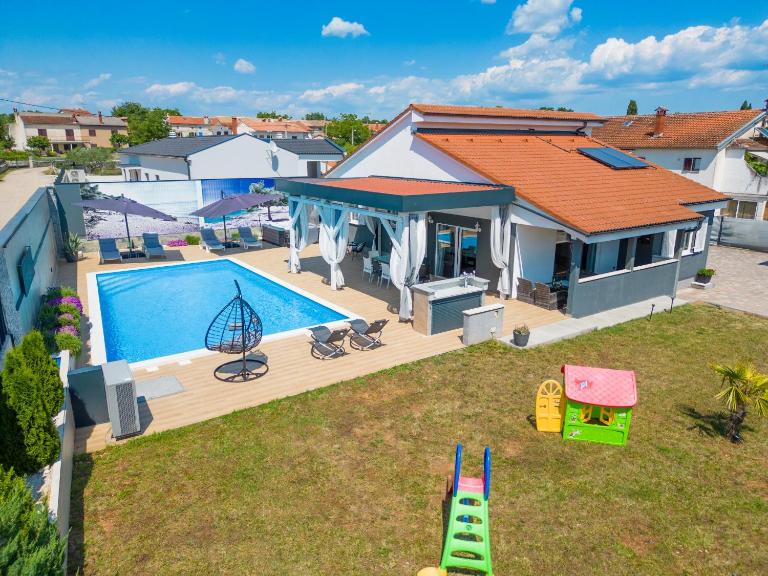 Villa Beauty with heated pool and jacuzzi - B&B Kanfanar