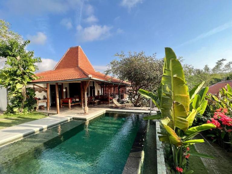 Joglo Villas Uluwatu - Tropical Oasis - B&B Uluwatu