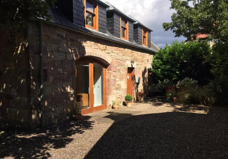 Converted coach house with parking in Pittenweem - Ferienwohnung Pittenweem