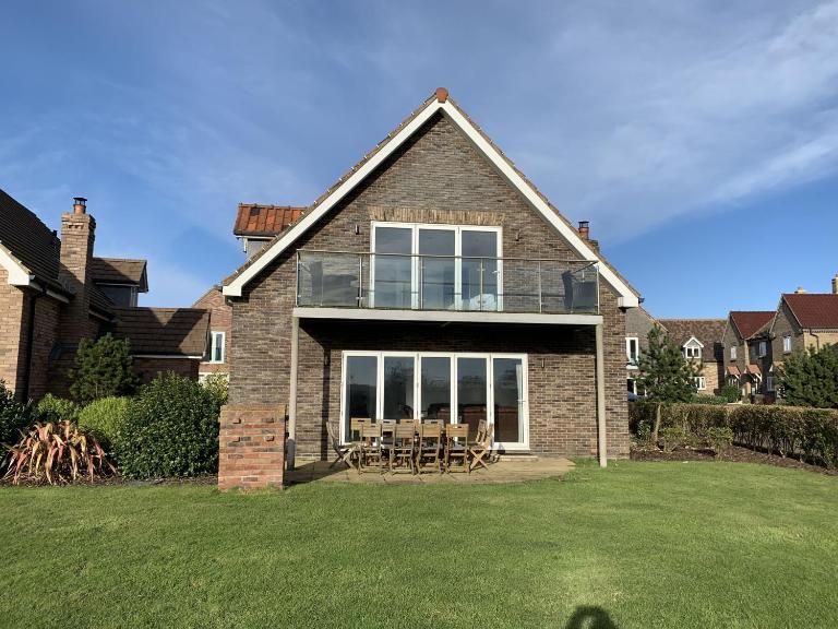 Bempton View at The Bay Filey, sleeps 10, and 2 dogs welcome for free too! - B&B Filey