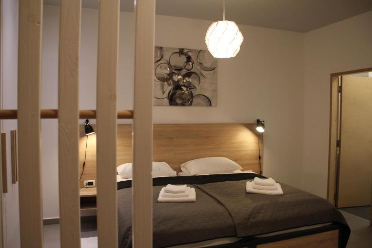 MAKS Osijek Center, self check in, free parking - B&B Osijek