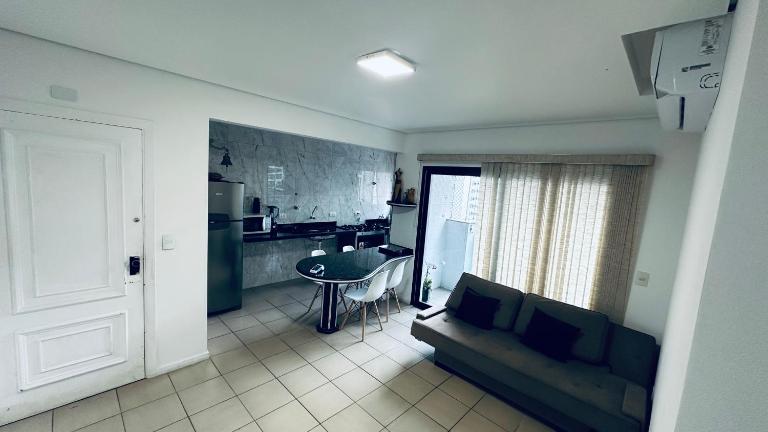 Apartamento com varanda - B&B Guarujá