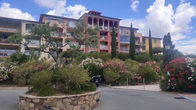 Les Issambres, résidence standing - T3 Magnifique Vue Mer-Piscine Ste Maxime 7km - B&B Roquebrune-sur-Argens