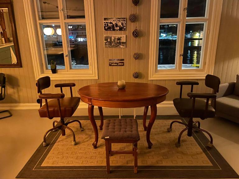 1. etg i Dampskipsbrygga, Lødingen havn - B&B Lødingen