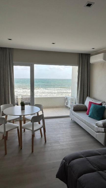 Quequen frente al mar con pileta climatizada - B&B Quequén
