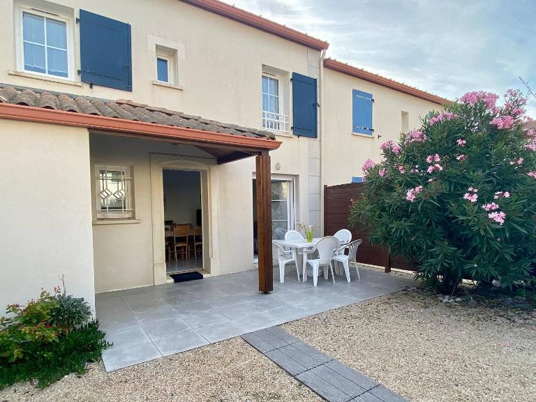 Maison Familiale 3 Chambres avec Jardin, Piscine Commune, à 150m de la Mer - Bretignolles-sur-Mer - FR-1-231-146 - Bed and Breakfast Bretignolles-sur-Mer