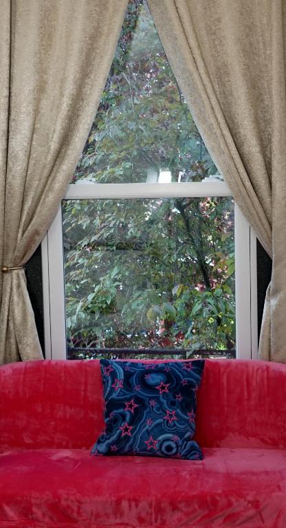 Luxury London house sleeps 13, 2 minutes to metro - B&B Londra