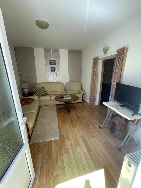 Mimoza JD - B&B Indjija