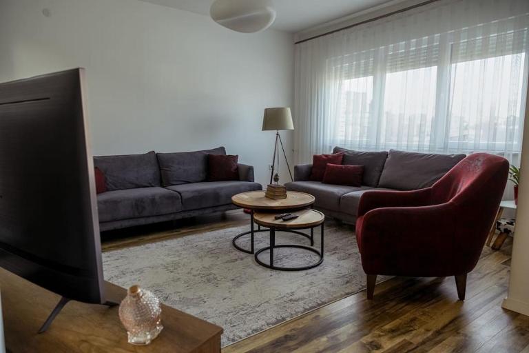 White Apartment Prishtina - Ferienwohnung Pristina