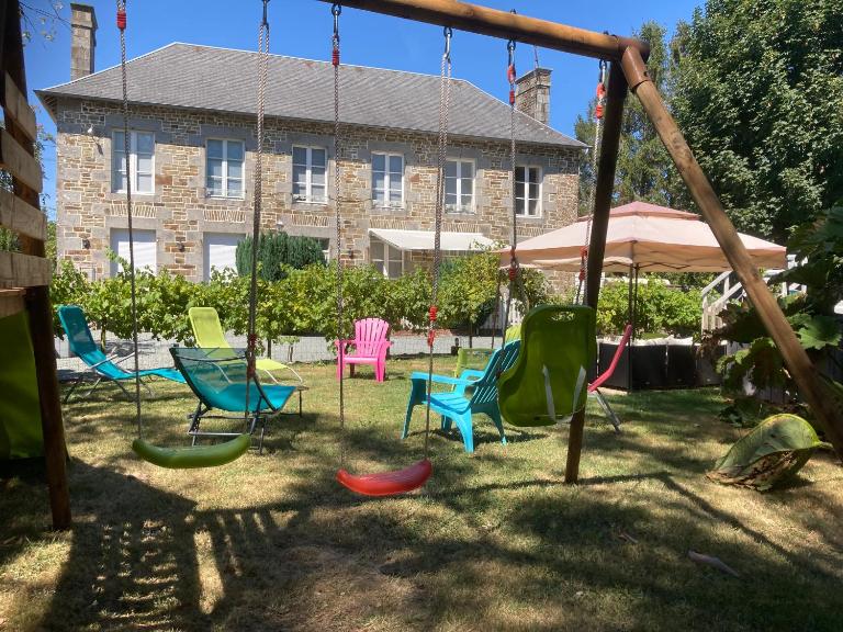 Le Château du Bonheur, Piscine ouverte du 1er juin au 30 septembre , Sauna et Jacuzzi - Chambres d'hôtes Le Loreur