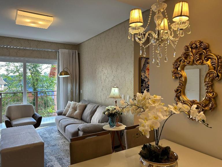 Apto Impecável com piscina aquecida e jacuzzi - B&B Gramado