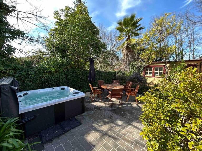 Porters Cottage Garden - B&B Albury