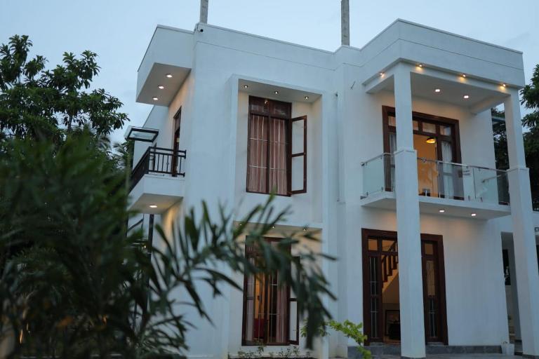 Hide Hiriketiya Villa - Bed and Breakfast Dikwella