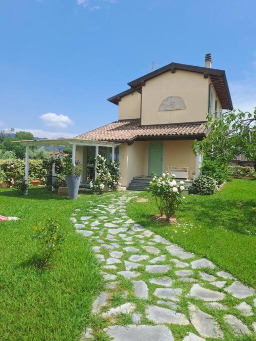 Villa SouAri 10' da Forte de Marmi - 2km spiaggia - B&B Lido di Camaiore