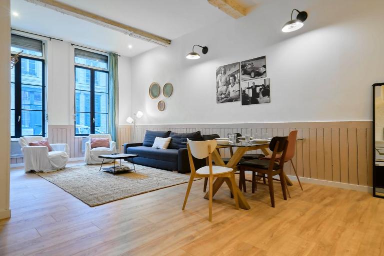 Old Lille: charming renovated apartment - Bed and Breakfast Rijsel