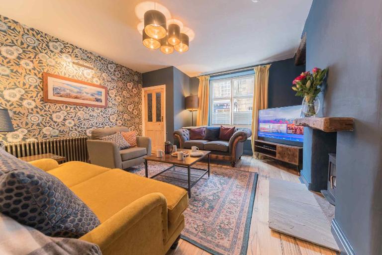 Tastefully decorated, family friendly property, central Kirkby Lonsdale, parking and EV charger - B&B Kirkby Lonsdale