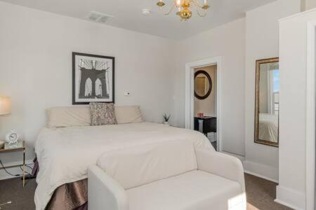 Studio w King Bed Walking distance to Beach & Shops - B&B Michigan City