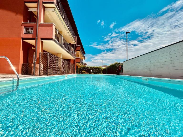 Twins Apartment - 200m dal Lago di Garda con Piscina - B&B Sirmione