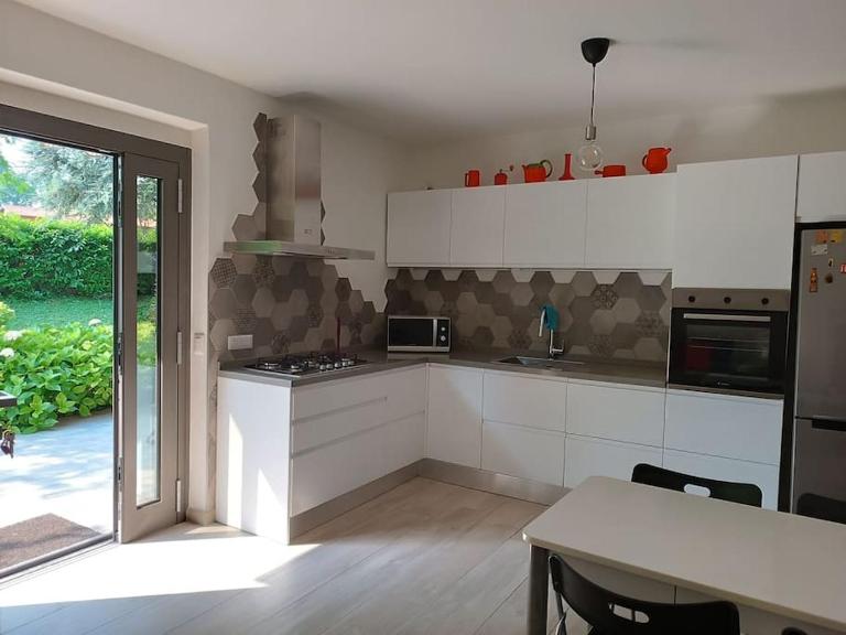 appartamento immerso nel verde tra laghi e colline - Chambres d'hôtes Anzano del Parco