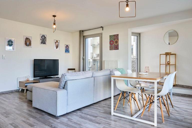 Appartement proche métro & 2 balcons + parking - Bed and Breakfast Rijsel