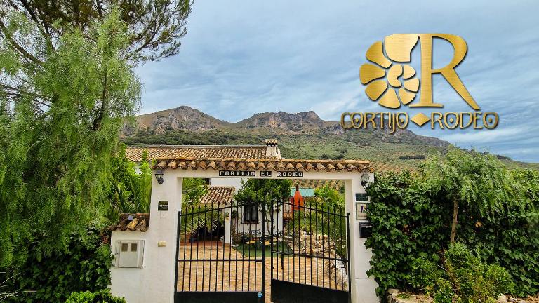 Cortijo Rodeo. Alojamiento Rural - Bed and Breakfast Carcabuey