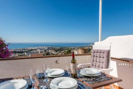 Bonito apartamento con preciosas vistas y piscina - B&B Nerja