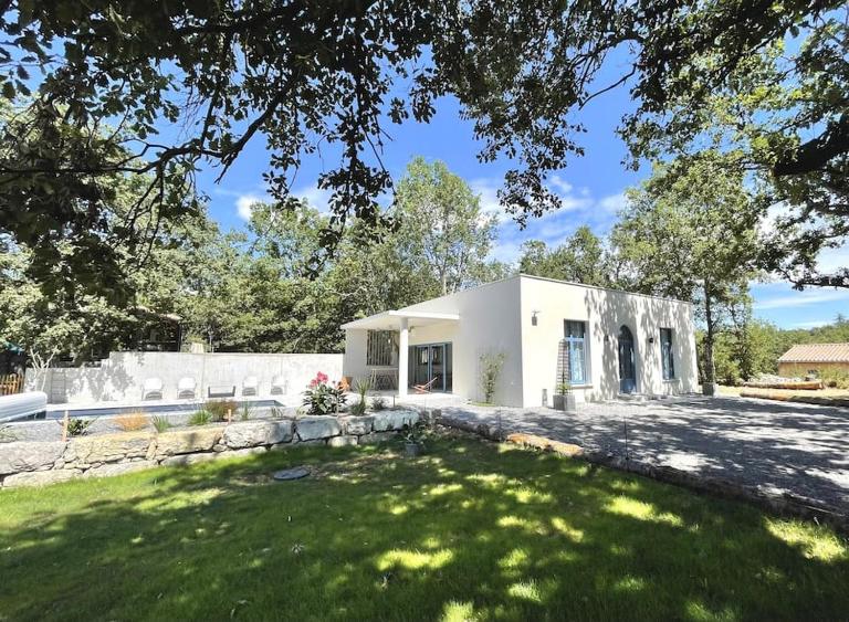 Le Pavillon d'été 4* - élégant et lumineux - B&B Saint-Alban-Auriolles