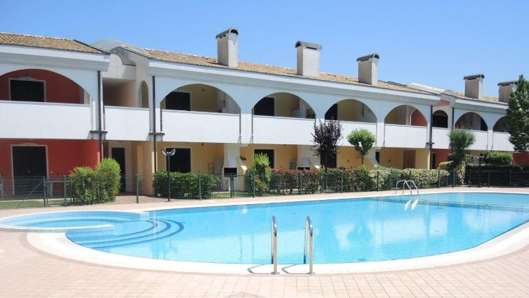 Cozy flat with pool 500m from the golden beach - B&B Bibione
