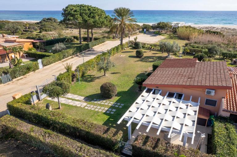 The sound of the sea -Amazing villa 30mt from the beach - B&B Costa Rei