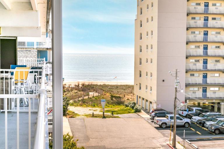 Ocean City Beach Retreat with Linens Included - Bed and Breakfast Ocean City
