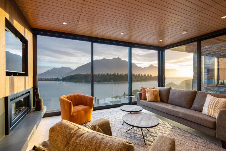 Lakehouse 3- Free Parking- Walk To Town- Air Con - Bed and Breakfast Queenstown