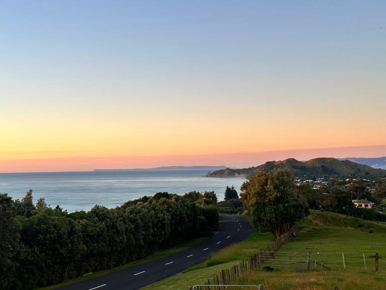 Ocean + Country - Wainui Beach - B&B Gisborne