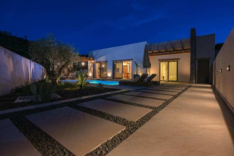 Soul Luxury Villa - Bed and Breakfast Plános