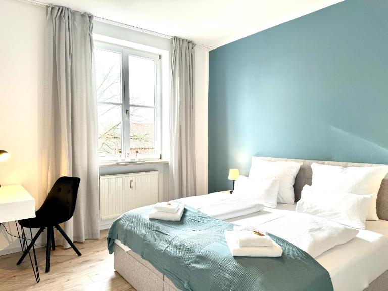 UNiQE - city central - design apartment - SKY-TV - free parking - B&B Gersthofen