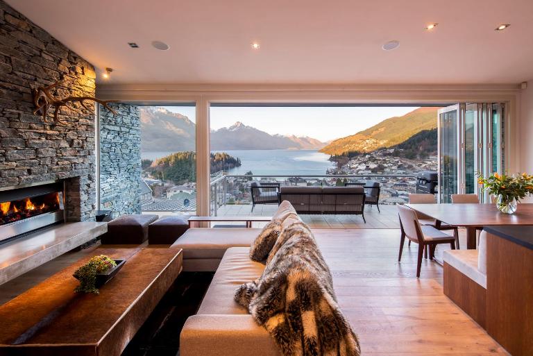 Villa Antrim- Lake Views- Gas Fire- Hot Tub - B&B Distretto di Queenstown