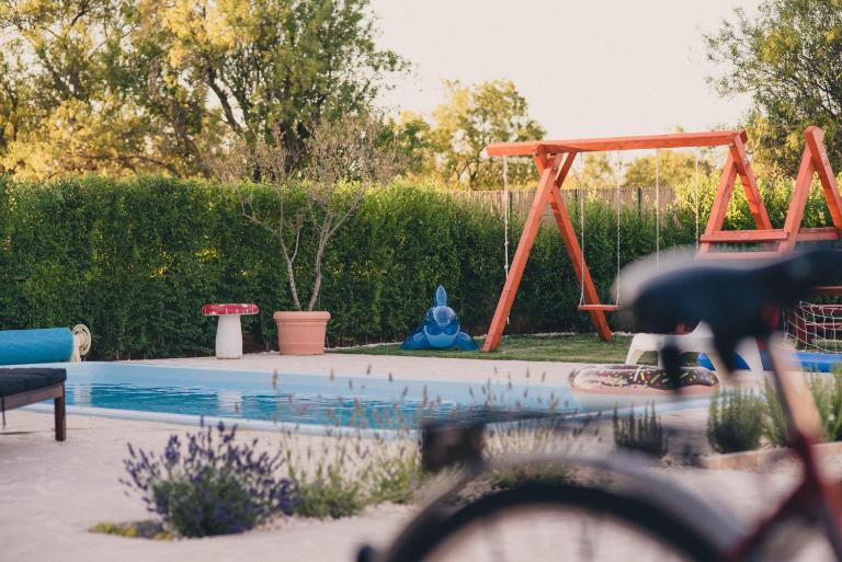 Cozy country home with heated outdoor pool - B&B Sebenico
